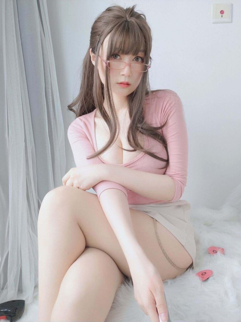 Ảnh Đẹp Cô Gái Buồn – Vẻ Đẹp Đôi Chân Và Những Bí Quyết Giữ Gìn Tự Tin, Tôn Vinh Phái Đẹp