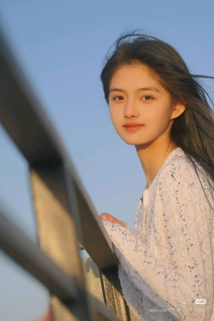 Gái Xinh Đeo Kính Cute Khám Phá Vẻ Đẹp Quyến Rũ Và Nghệ Thuật Chụp Ảnh Mùa Hè